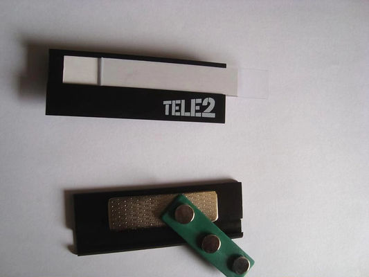 شارات اسم مغناطيسية من سبيكة الألومنيوم مع طابعة شعار